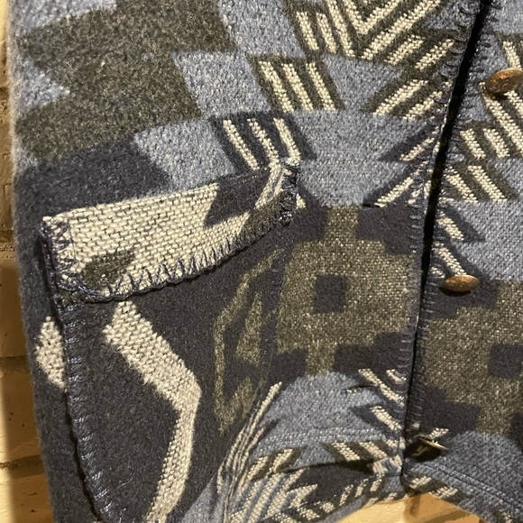 Geometric Patterned Button-Up Jacket - Picture 9 of 11